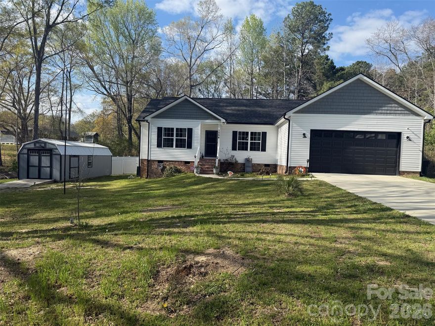 LOOK WHAT'S ON THE MARKET!!  This adorable, sweet home is waiting for a new family! This home boasts 4 bedrooms & 2 baths! The family room adjoins the kitchen for easy entertaining. 3 bedrooms w/ bath on one side of the home and a private master w/ bath on the other side.  Easy access to the back yard, & pool out back through the utility room, where a spacious DECK is installed for easy entertaining.  The spacious backyard is large enough for a beautiful spring garden (if that's what you're into), and so much room for everyone to roam & dogs to play!  AND THE BONUS IS HAVING A WIRED WORK SHOP RIGHT BESIDE THE HOME! This will check off ALL YOUR BOXES.
Be the FIRST to tour this beautiful home & call it YOURS! Call me for more details!