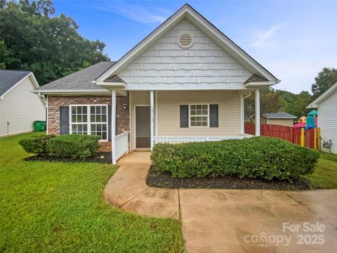 1913 Nigel Court Charlotte NC 28213