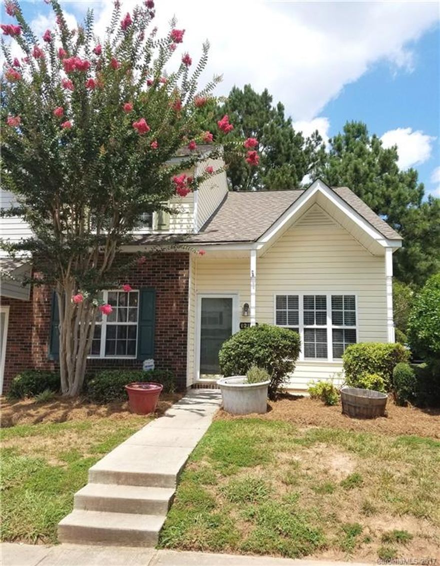 Quaint town home community with the convenience of Ballantyne at your fingertips!  This end unit home features 2 bedroooms with a loft.  Master on the main level.  New carpet and paint.  Well-maintained!  HOA replaced furnace within last 3 years.
Includes washer, dryer, and refrigerator