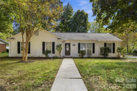 Photo of 6500 Woodfield Drive, Charlotte, NC 28215 (MLS # 4426679)