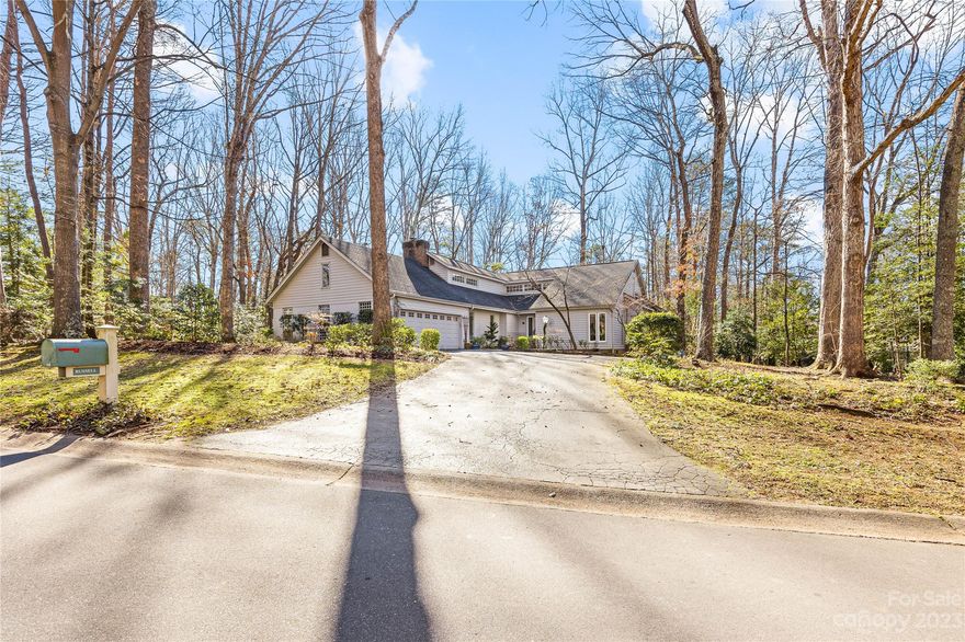 Welcome  to an Amazing home in River Hills,  With an outstanding floor plan and a very private setting. This home offers a huge primary bedroom on the main level, another bedroom ,living room, den, screened in porches, atrium/greenhouse, updated kitchen with an eat in area and a full dining room. The upstairs has two bedrooms with an adjoining bathroom and a hallway that overlooks the downstairs. Another upstairs bedroom/flex space is at the other end of the hallway. Oversized garage with a workshop. River Hills is conveniently located to uptown Charlotte and Charlotte International Airport. This amenity galore neighborhood offers walking trails, marina, waterfront beach park, private country club membership is available with golf course and tennis/pickle all courts. You will not want to miss this opportunity for a home with 5 bedrooms, 3.5 Baths and lots of private outdoor spaces.