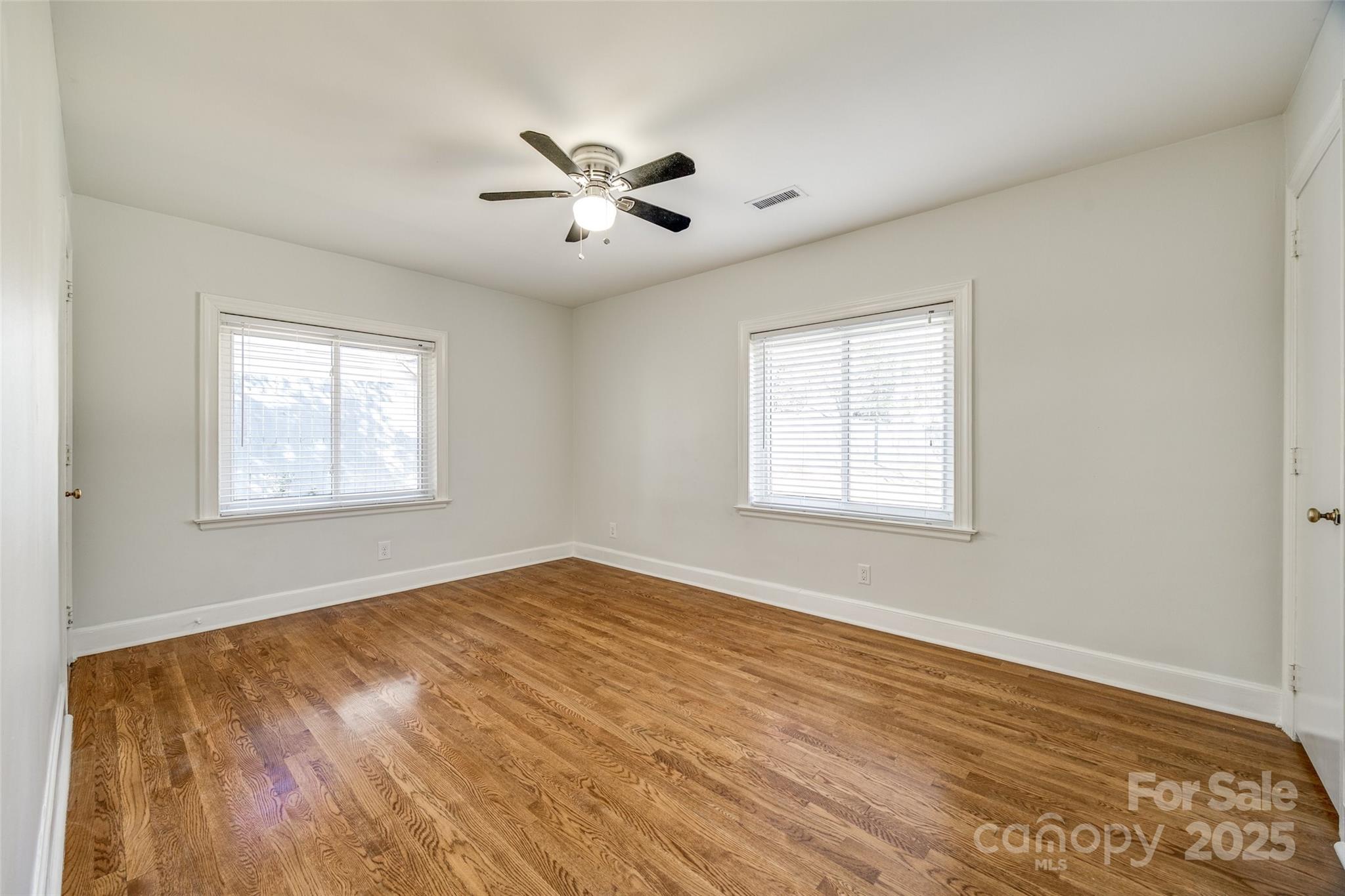 Charlotte, North Carolina 28211, United States, 4 Bedrooms Bedrooms, ,2 BathroomsBathrooms,Residential,Under Contract,20042