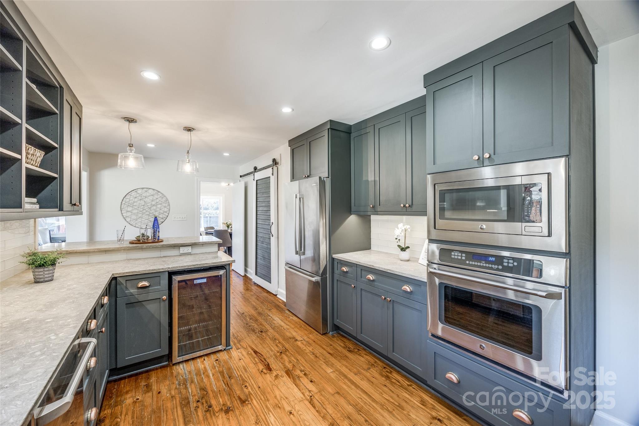 Charlotte, North Carolina 28211, United States, 4 Bedrooms Bedrooms, ,2 BathroomsBathrooms,Residential,Under Contract,20042