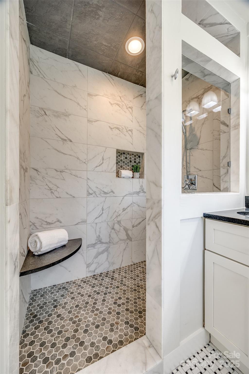 Charlotte, North Carolina 28211, United States, 4 Bedrooms Bedrooms, ,2 BathroomsBathrooms,Residential,Under Contract,20042