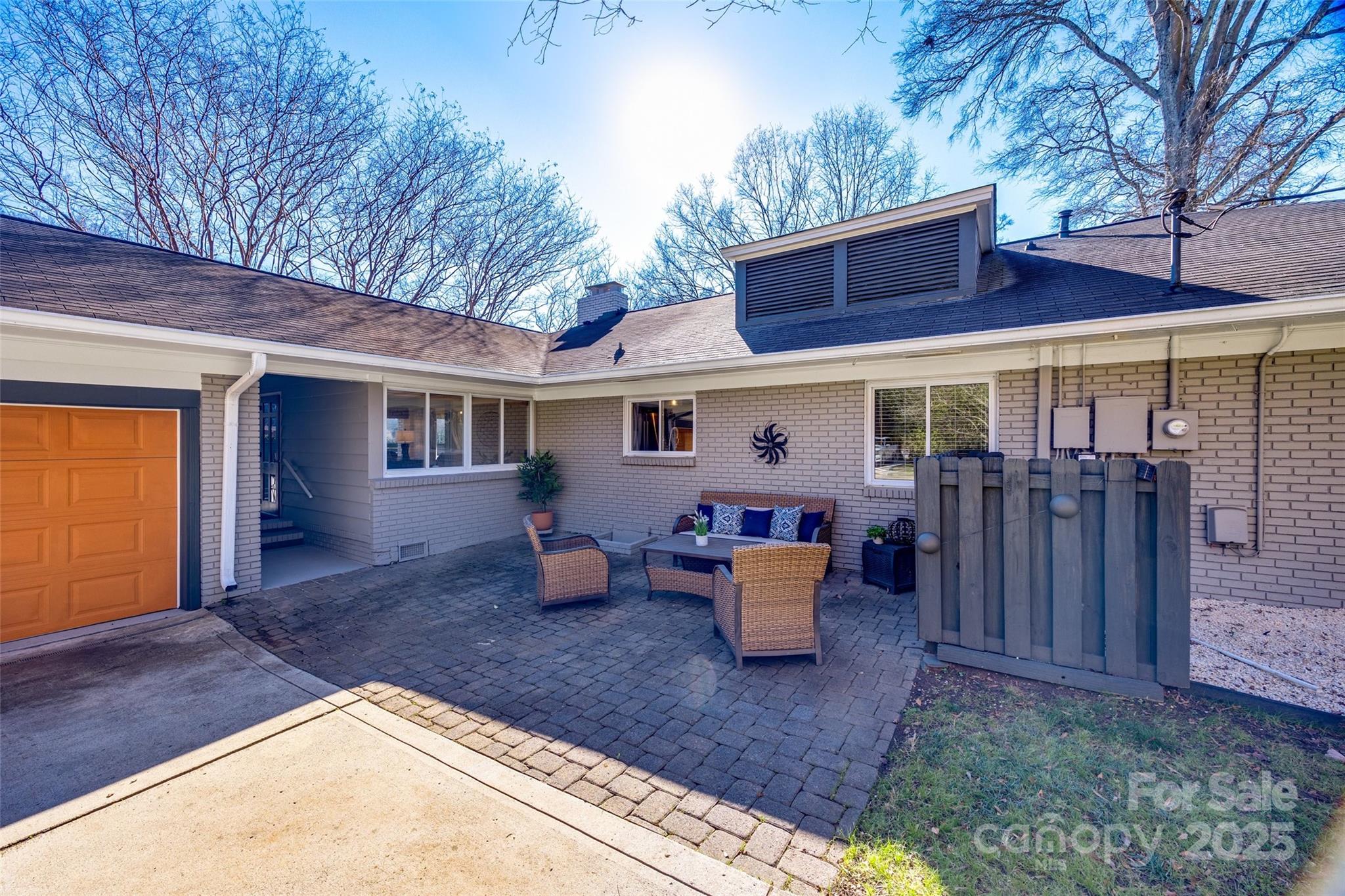 Charlotte, North Carolina 28211, United States, 4 Bedrooms Bedrooms, ,2 BathroomsBathrooms,Residential,Under Contract,20042