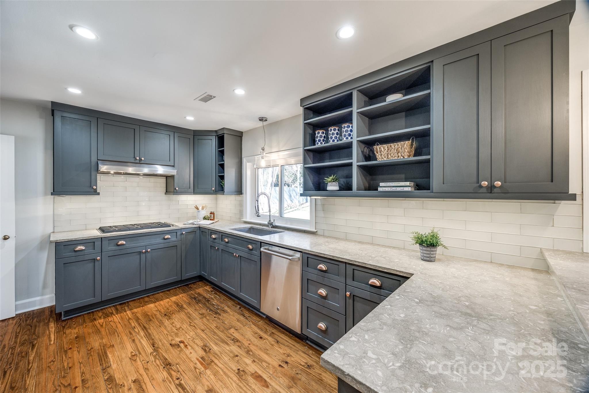 Charlotte, North Carolina 28211, United States, 4 Bedrooms Bedrooms, ,2 BathroomsBathrooms,Residential,Under Contract,20042