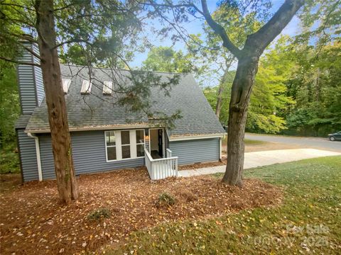 8001 Briardale Drive Charlotte NC 28212