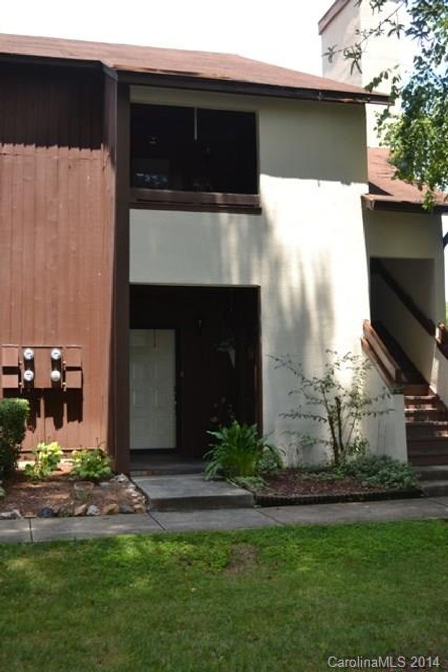 Beautiful updated granite kitchen with breakfast bar, living area with fireplace.  Two bedrooms, two baths and lovely screen porch that overlooks the lake.  Main level unit.  Neighborhood offers pool, tennis courts, walking trails!