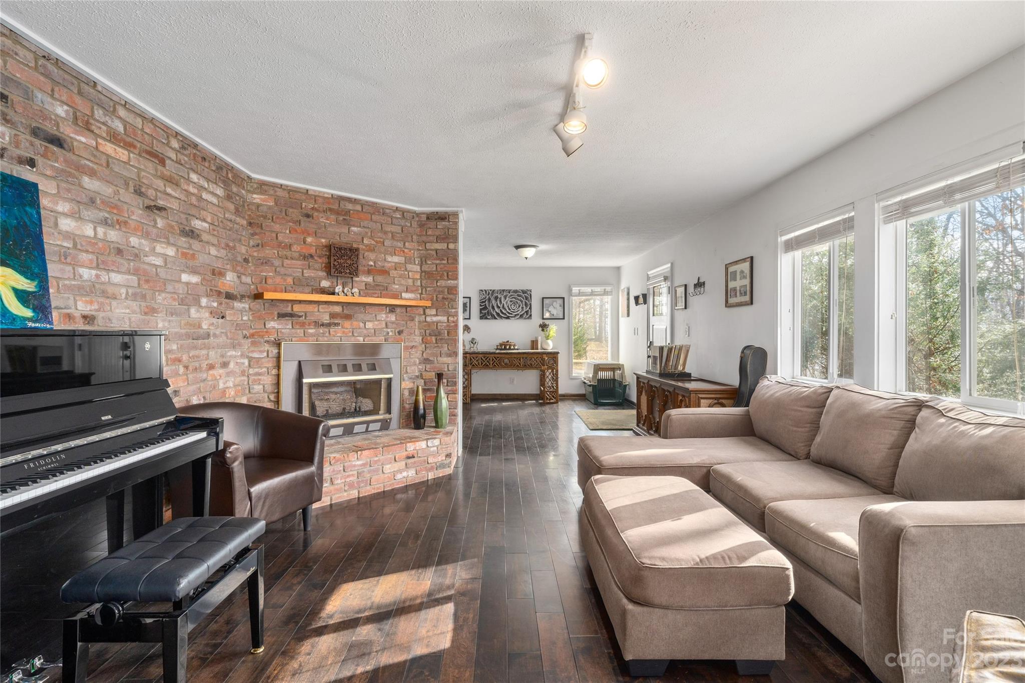 Mountain Oaks - Residential