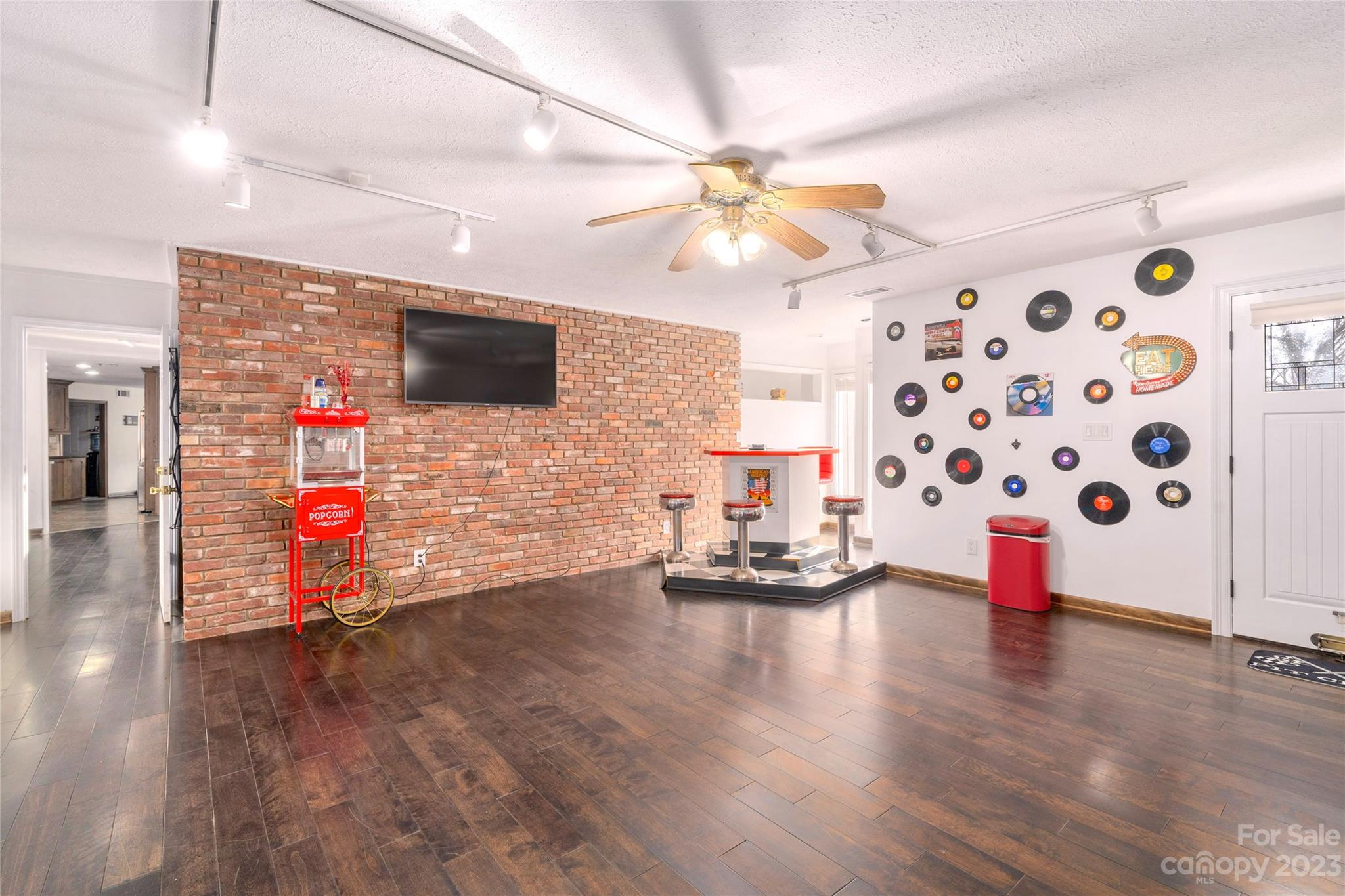 Mountain Oaks - Residential