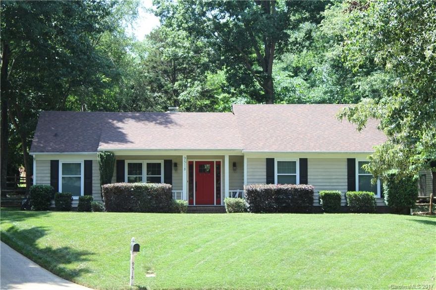 This beautifully taken care of ranch home in a private quiet cul-de-sac...is move in ready!  Wonderful open kitchen that overlooks well manicured back yard.  Kitchen has been totally updated, granite, new cabinets, under counter lighting.  Interior of home has been recently painted.  Guest bathroom has been totally redone....laminate wood floors in entire home...F/P, high ceilings.  Large MB w/ walk-in closet.  Sunroom/office off LR.  Back yard is perfect for entertaining, fully fenced yard.