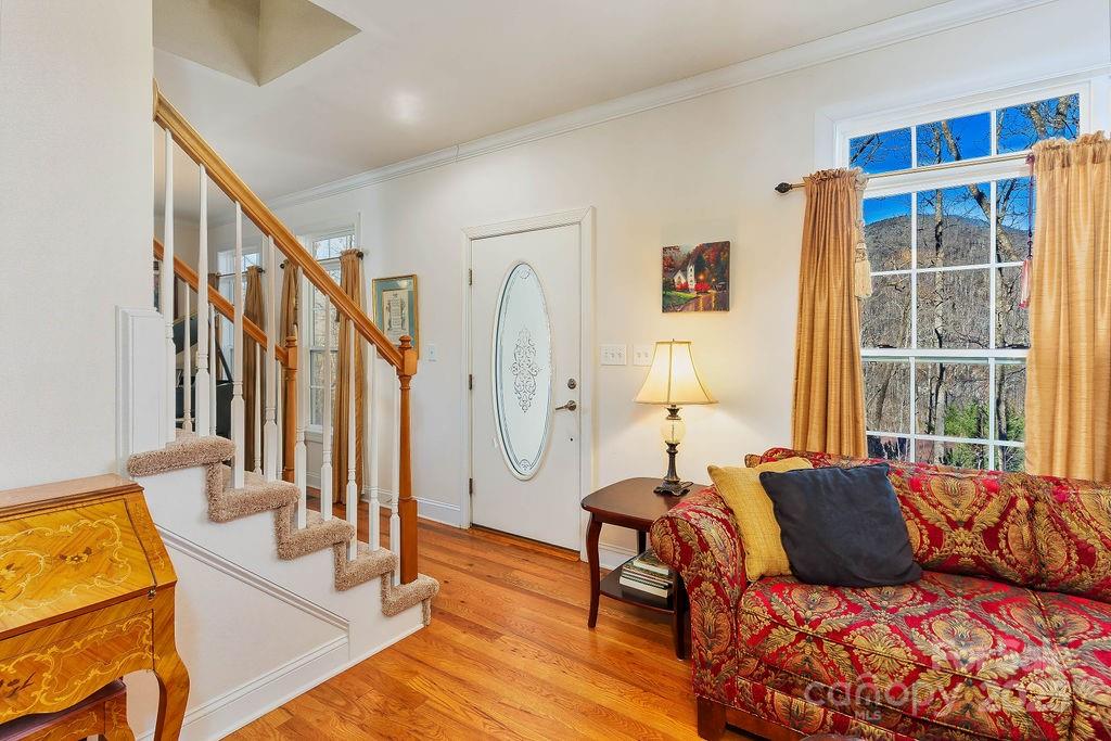 387 Goodview Drive