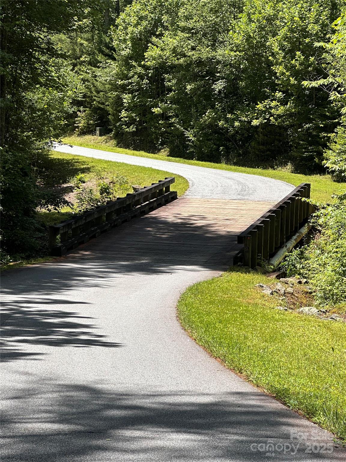 Pinnacle Falls - Land