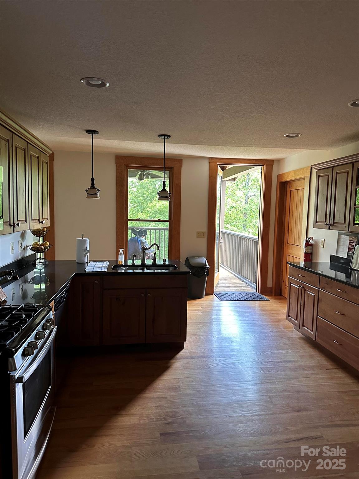 Pinnacle Falls - Land