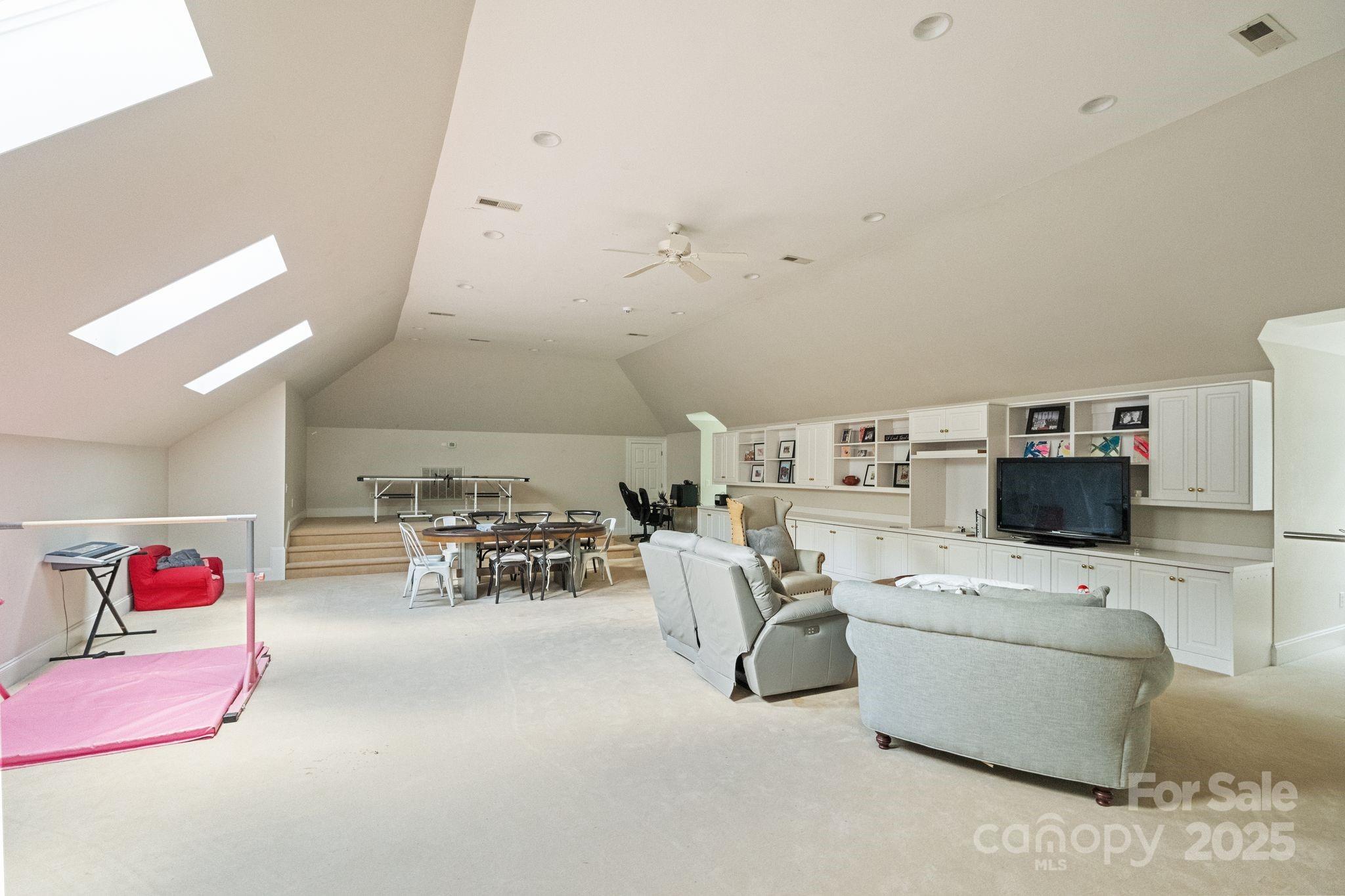 Hampton Manor - Residential