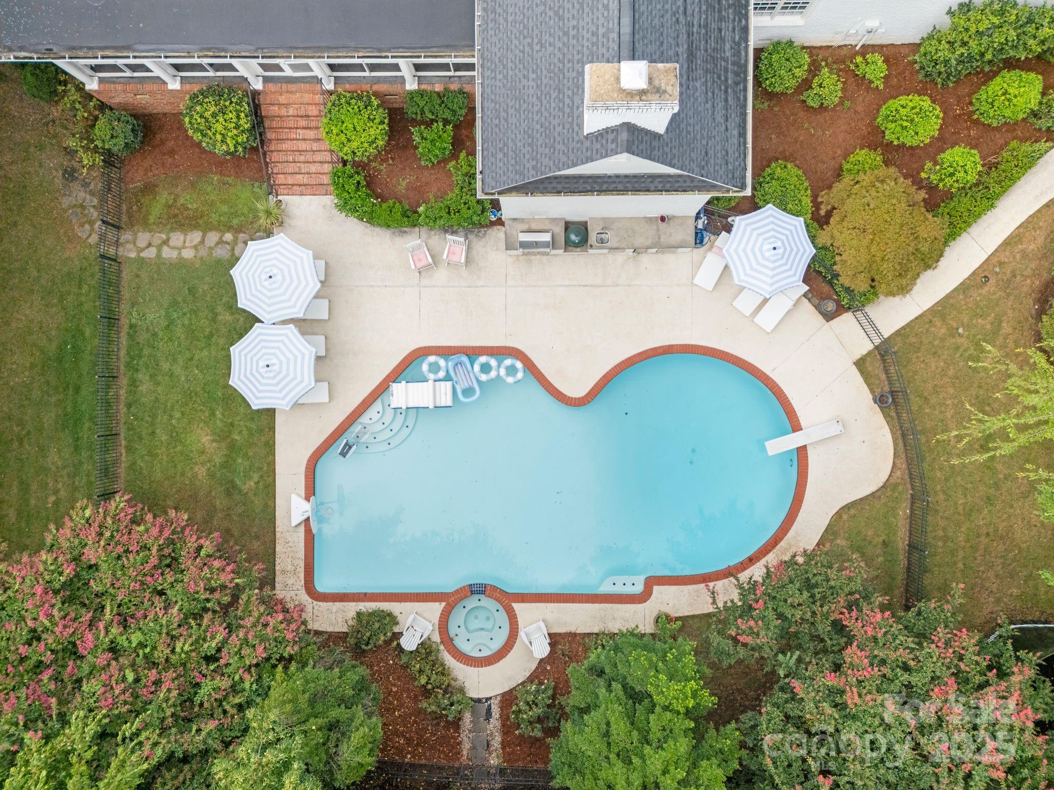 Hampton Manor - Residential