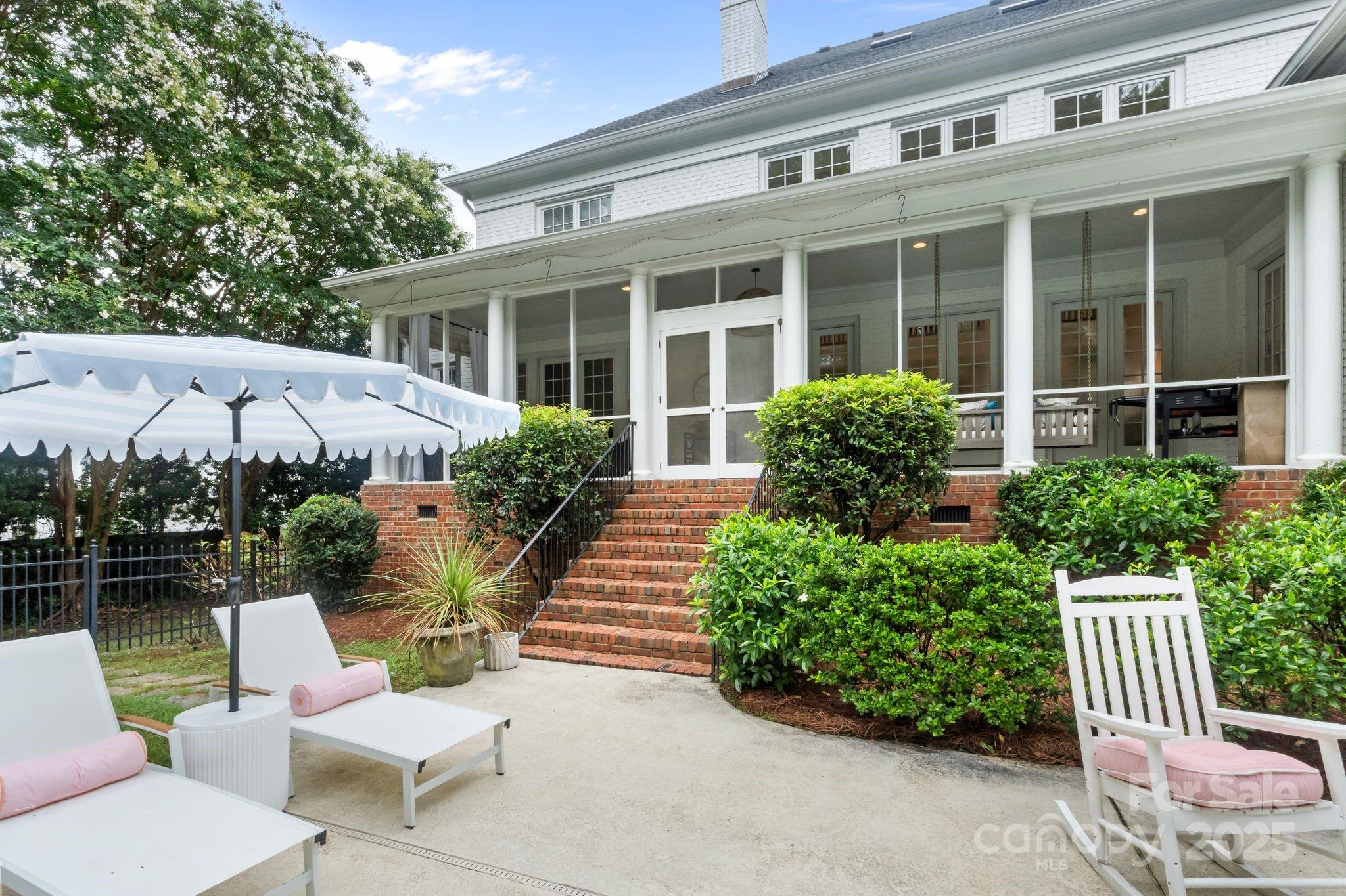 Hampton Manor - Residential