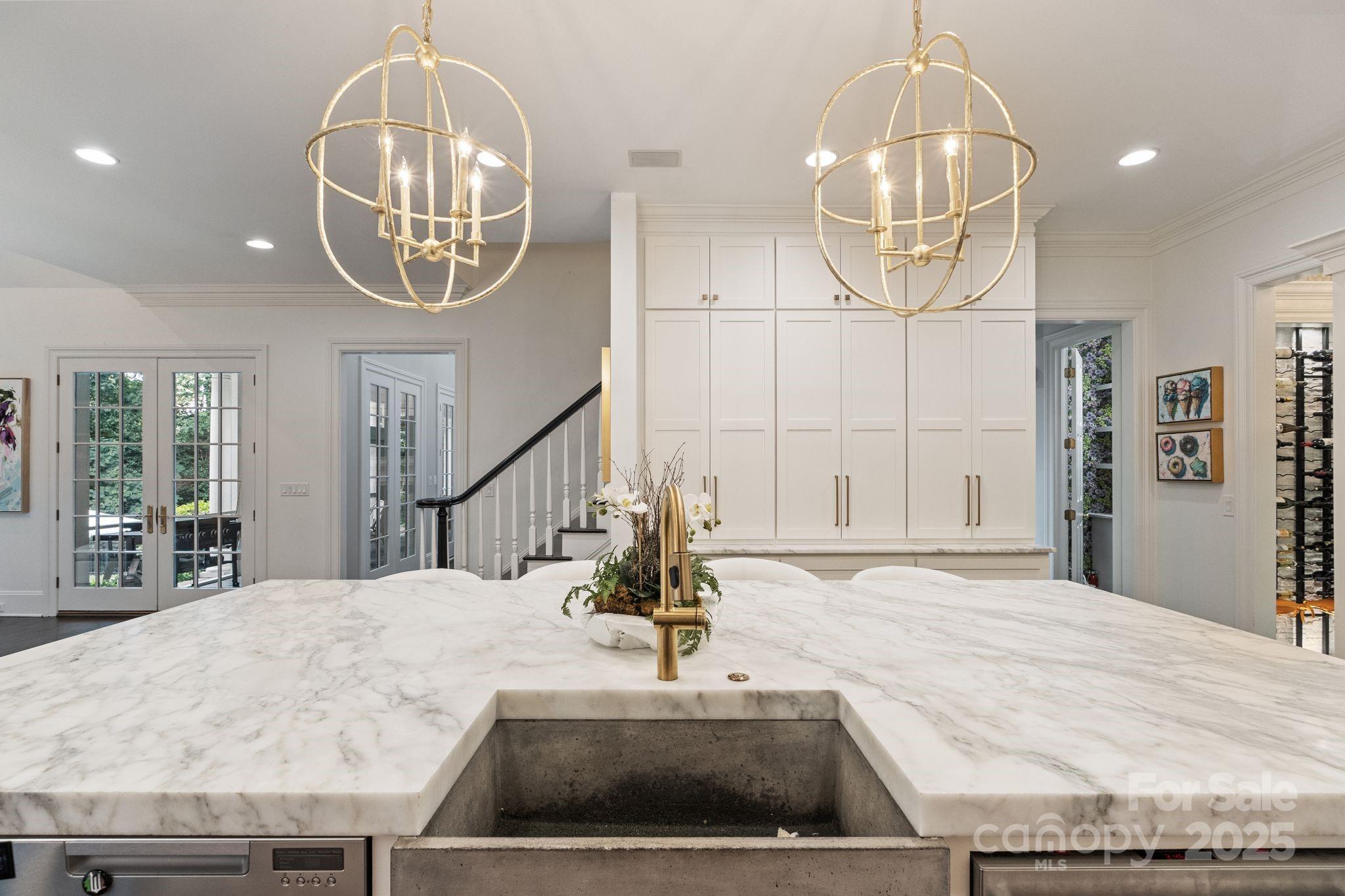 Hampton Manor - Residential