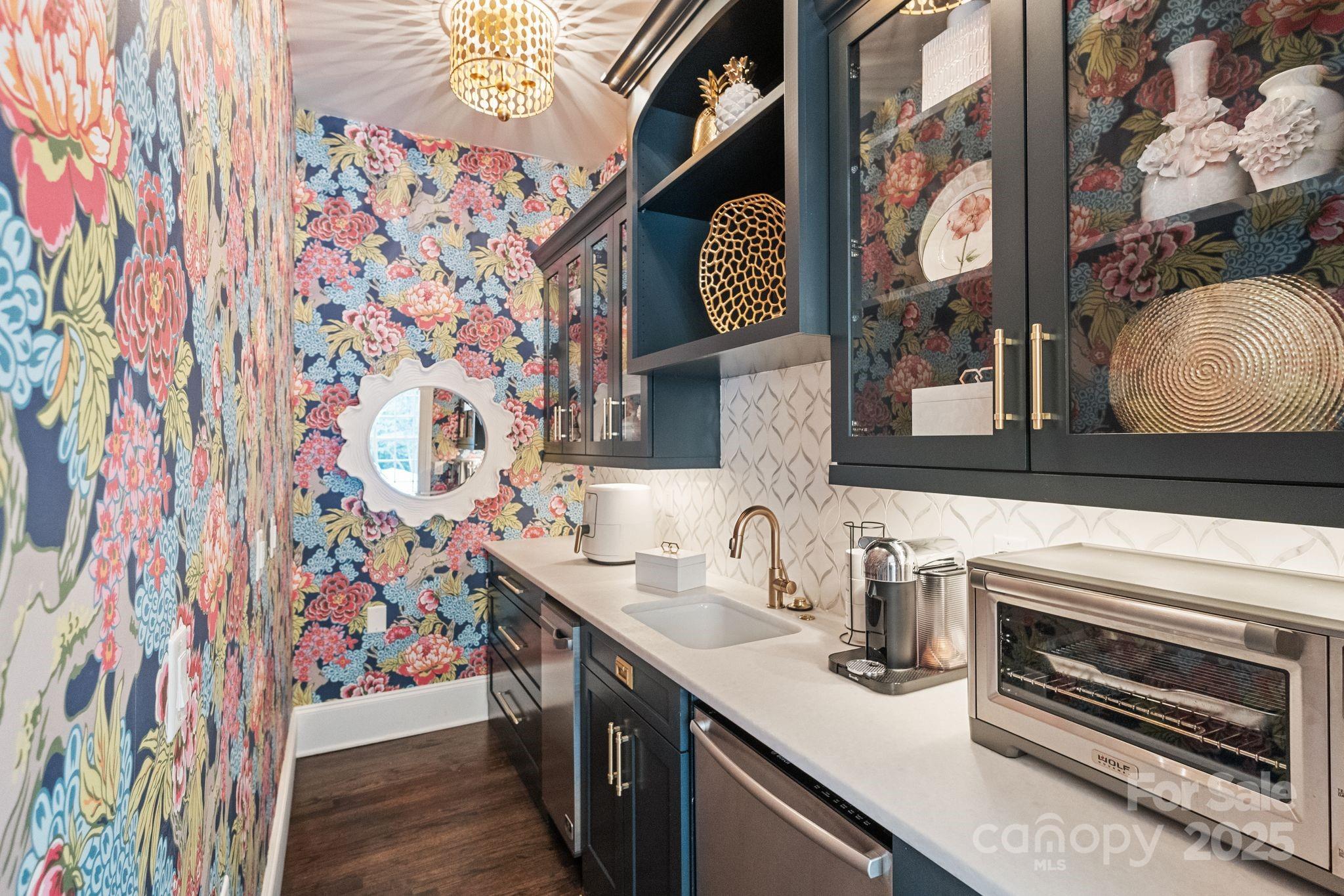 Hampton Manor - Residential