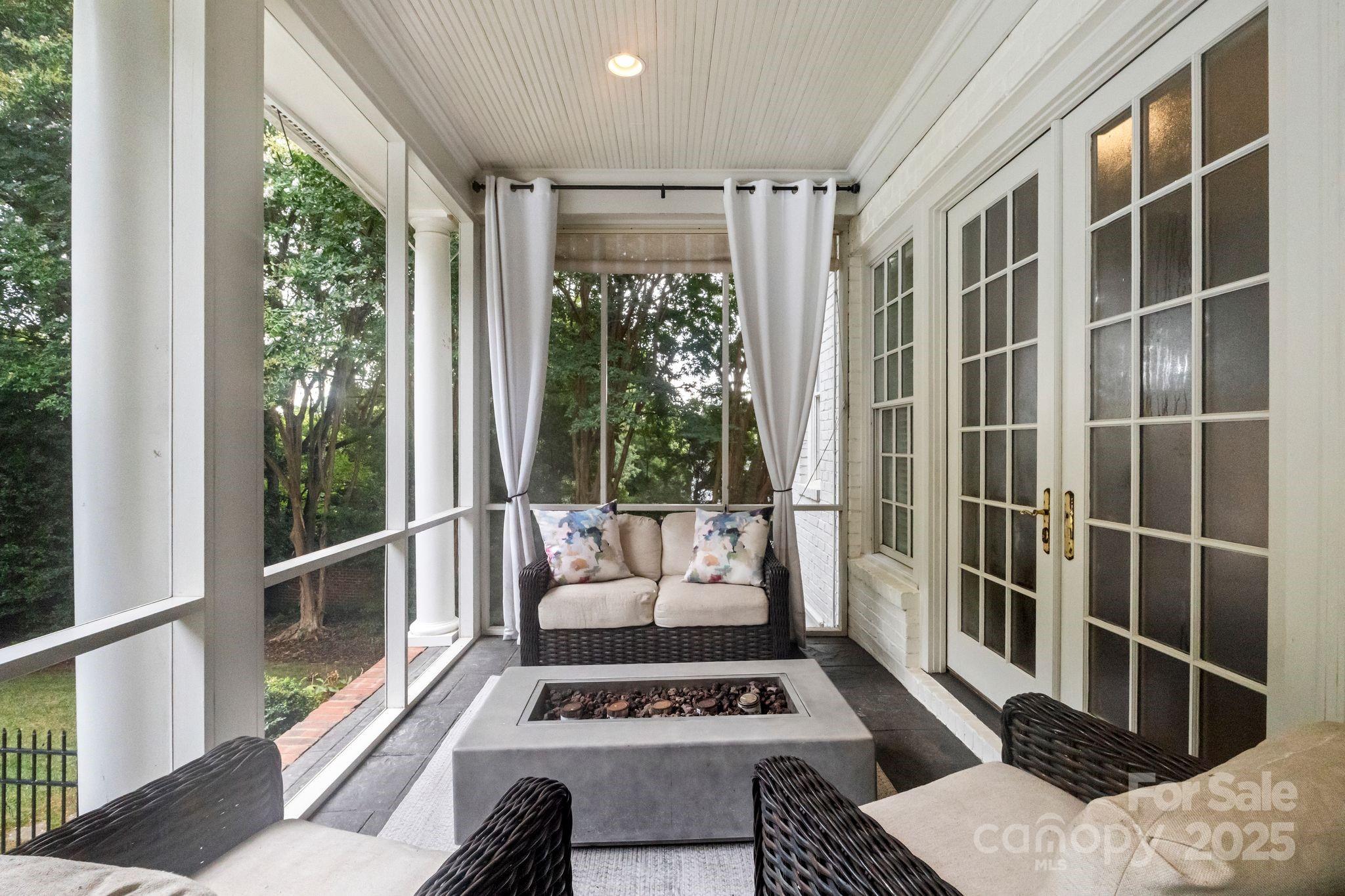 Hampton Manor - Residential