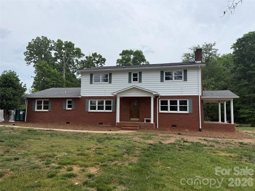 Come see this spacious five-bedroom, three-bath home situated on a .9-acre lot in a quiet neighborhood. Offering so much square footage for the money, this home features all-new flooring, refinished hardwoods, updated bathrooms, fresh coat of paint for the interior, huge bedrooms, and walk-in closets, Gas fireplace.
Outside, you’ll find a large fenced area, plus a concrete pad with water and power—perfect for pets, hobbies, or additional outdoor space. Enjoy relaxing on the covered porches, all while being close to great schools in a wonderful neighborhood. No HOA