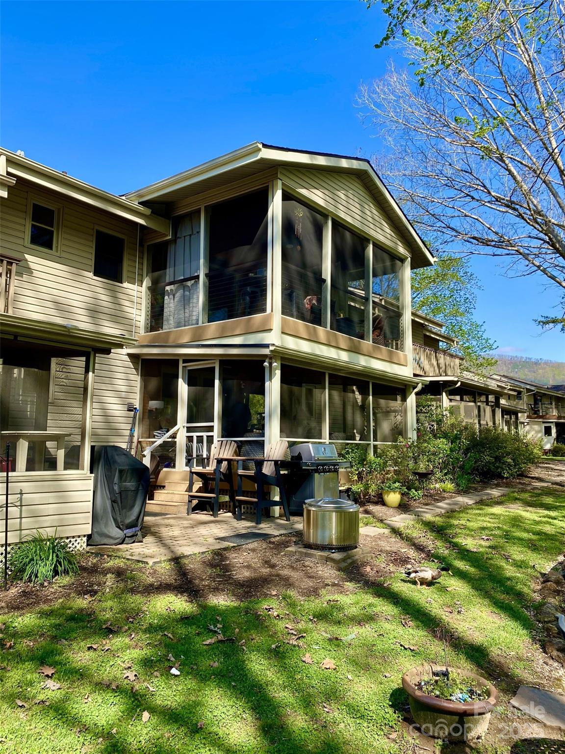 102 W Lake Drive N 106