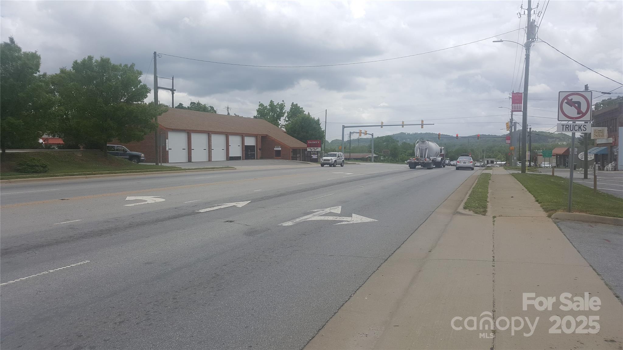 3665 Hendersonville Road