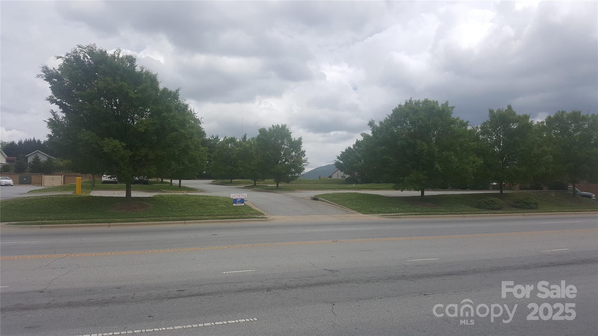3665 Hendersonville Road