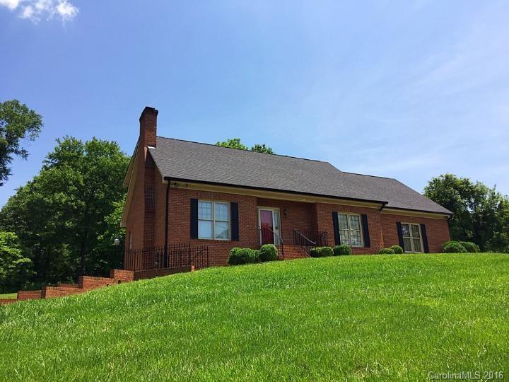 Photo 1 of 22 — 207 Kennedy Drive, Lincolnton, NC 28092