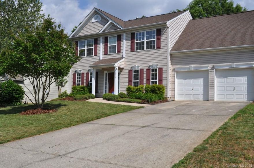 Great home Located at the very desirable neighborhood. Centrally Located!!!! Near Restaurants, Shops, The Outlet Mall and the Rivergate Shopping center. This Beautiful Home has a well manicured yard. The Master bedroom features a sitting area with views of the backyard. Home is moving ready.