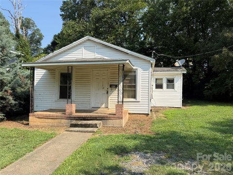 Photo of 402 Lincoln Street, Belmont, NC 28012 (MLS # 4408775)