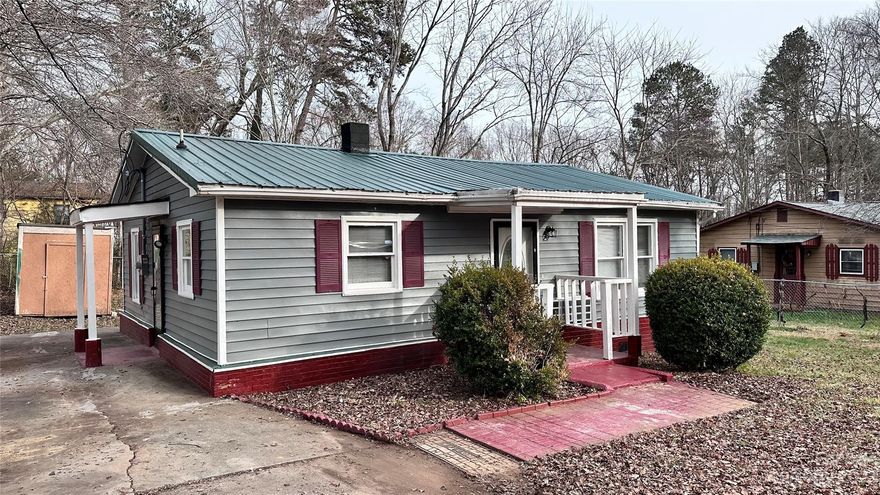 Welcome to your newly updated 2-bedroom, 1-bathroom home in Statesville, NC. Featuring brand-new flooring and fresh paint, this cozy residence offers a bright, inviting atmosphere. Its practical layout, comfortable bedrooms, and nice bathroom make it perfect for relaxation and entertaining. Located close to local amenities, this home combines comfort and convenience beautifully. Welcome home!