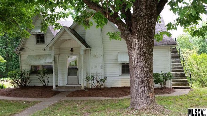 Quaint Bungalow-3BR/2.5BA with in-ground pool in Lenoir! This property qualifies under the Freddie Mac First Look Initiative through 7/16/2014.