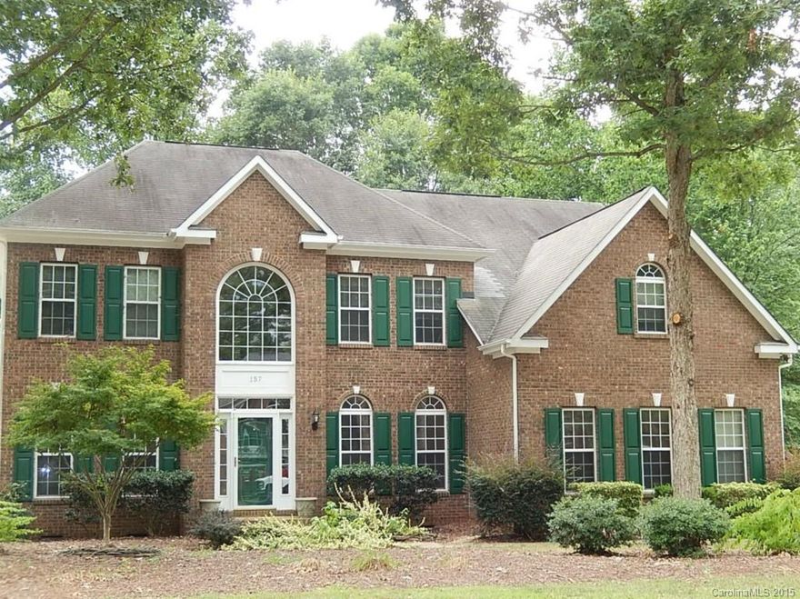 Room to roam in this spacious, open floor plan home located on the golf course. This is the popular Avalon plan with 2 sunrooms; one is an extension of the kitchen, the other off the office and both overlook the golf course. Enough can not be said about the very large master suite-it is a dream come true with two walk-in closets. There is plenty of room in this exceptional home for everyone to have that private time area.