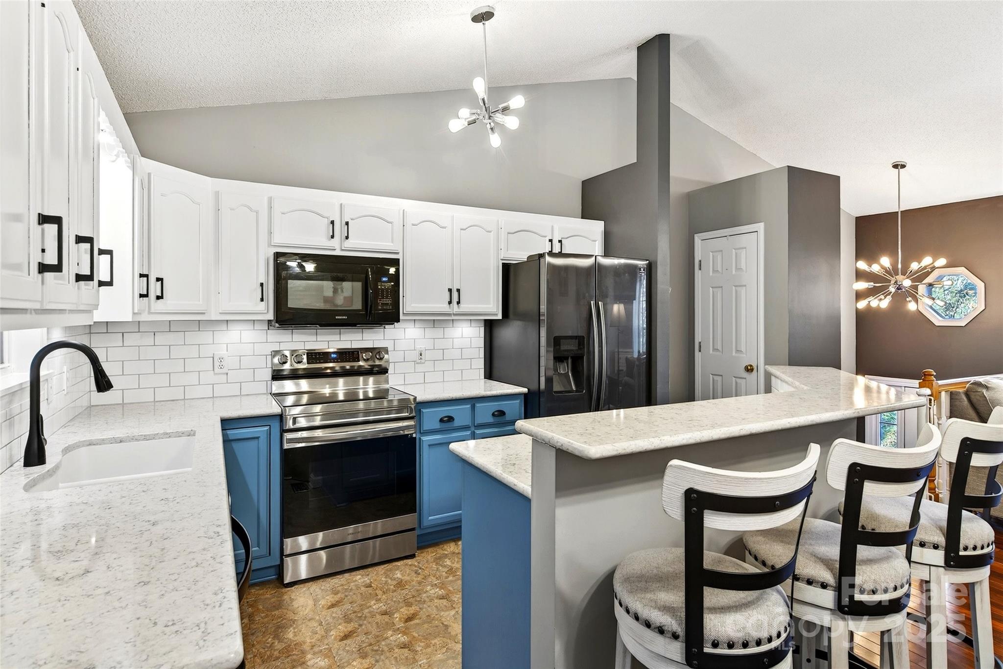 Laurel Pointe - Residential