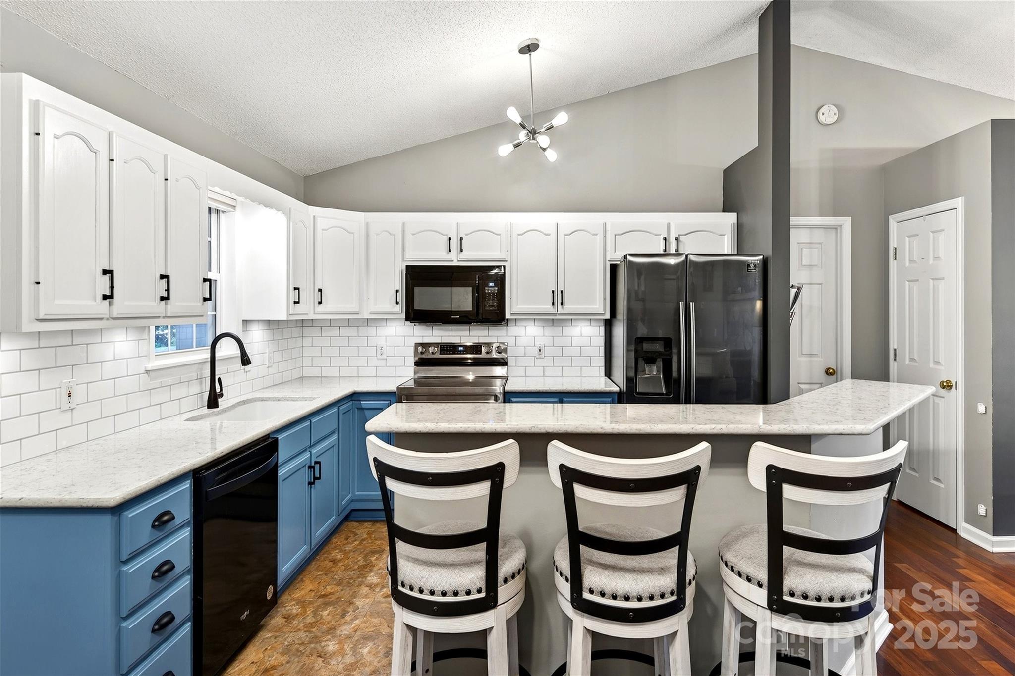 Laurel Pointe - Residential