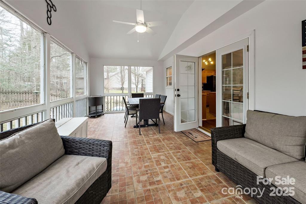 Laurel Pointe - Residential