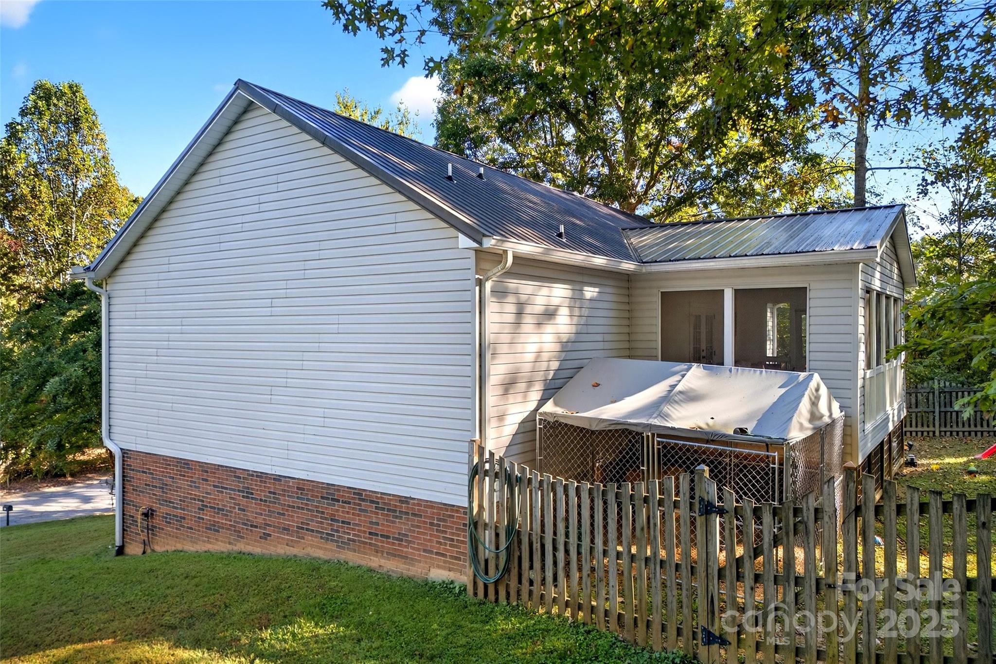 Laurel Pointe - Residential