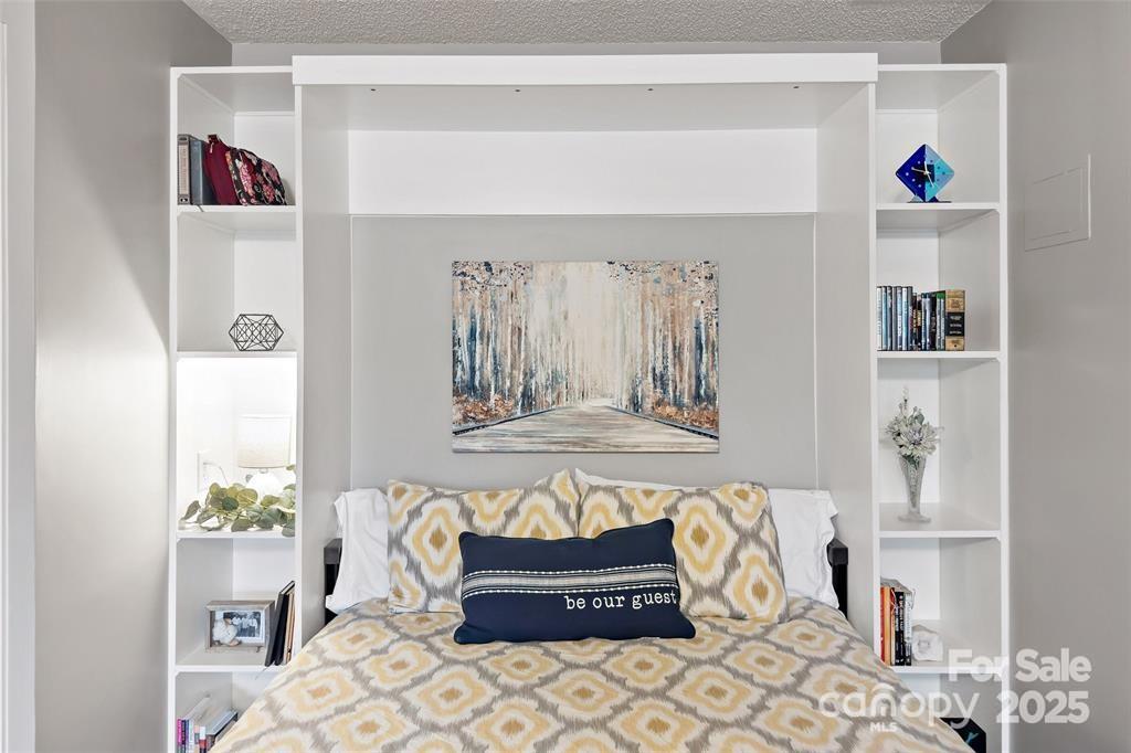 Laurel Pointe - Residential