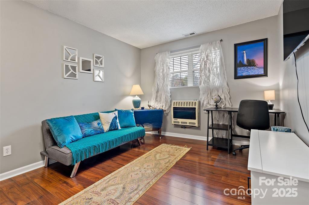 Laurel Pointe - Residential