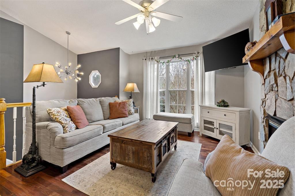 Laurel Pointe - Residential