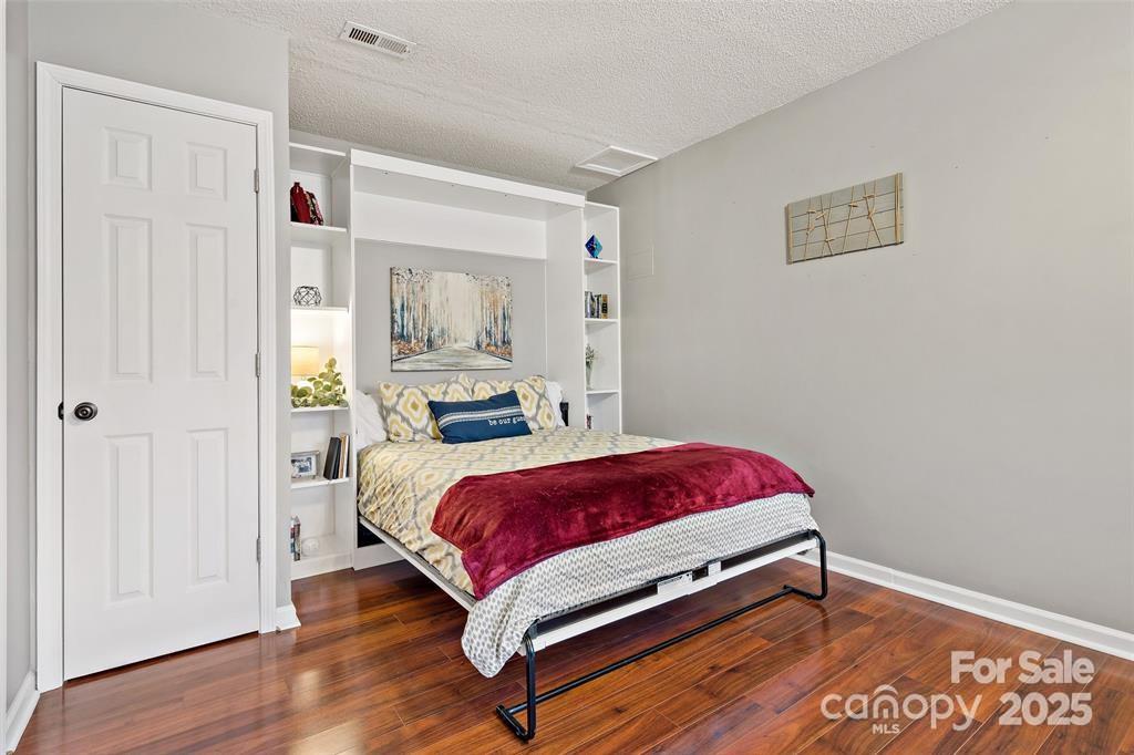 Laurel Pointe - Residential