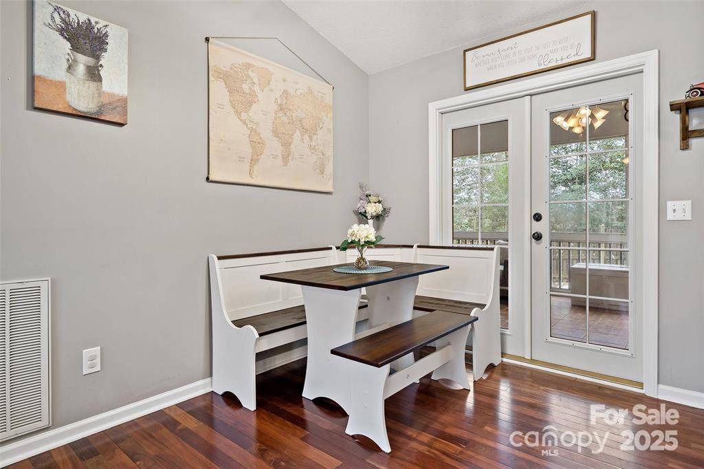 Laurel Pointe - Residential