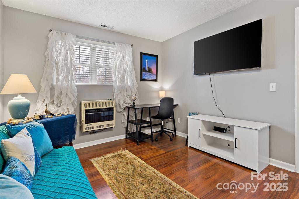 Laurel Pointe - Residential