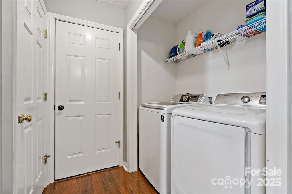 Laurel Pointe - Residential