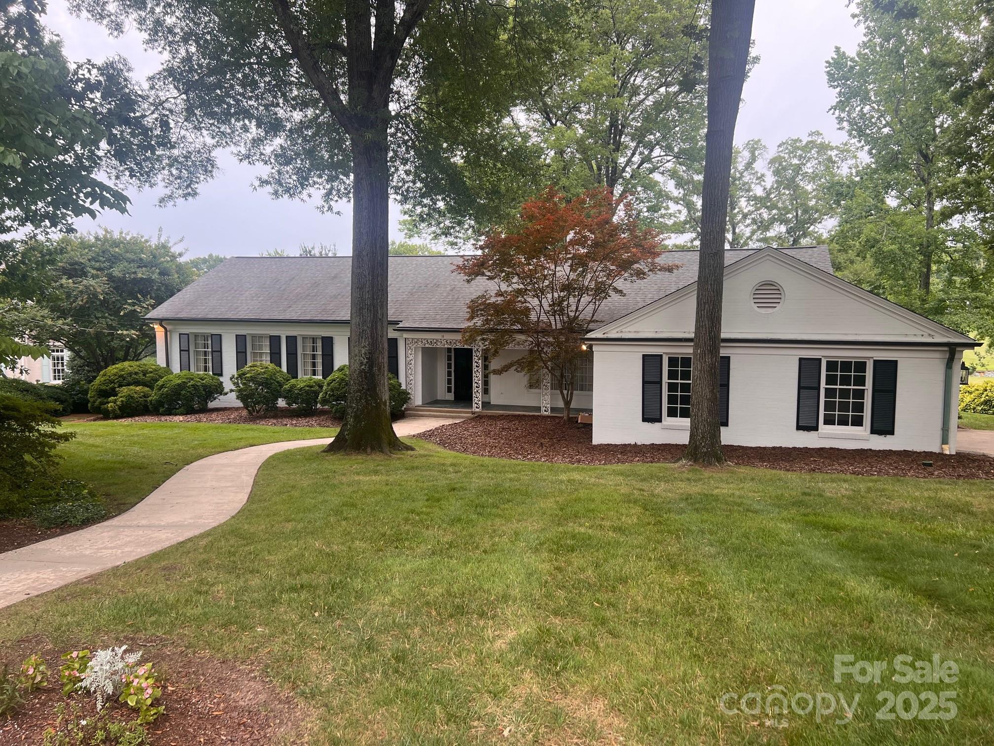 11 Pine Tree Road