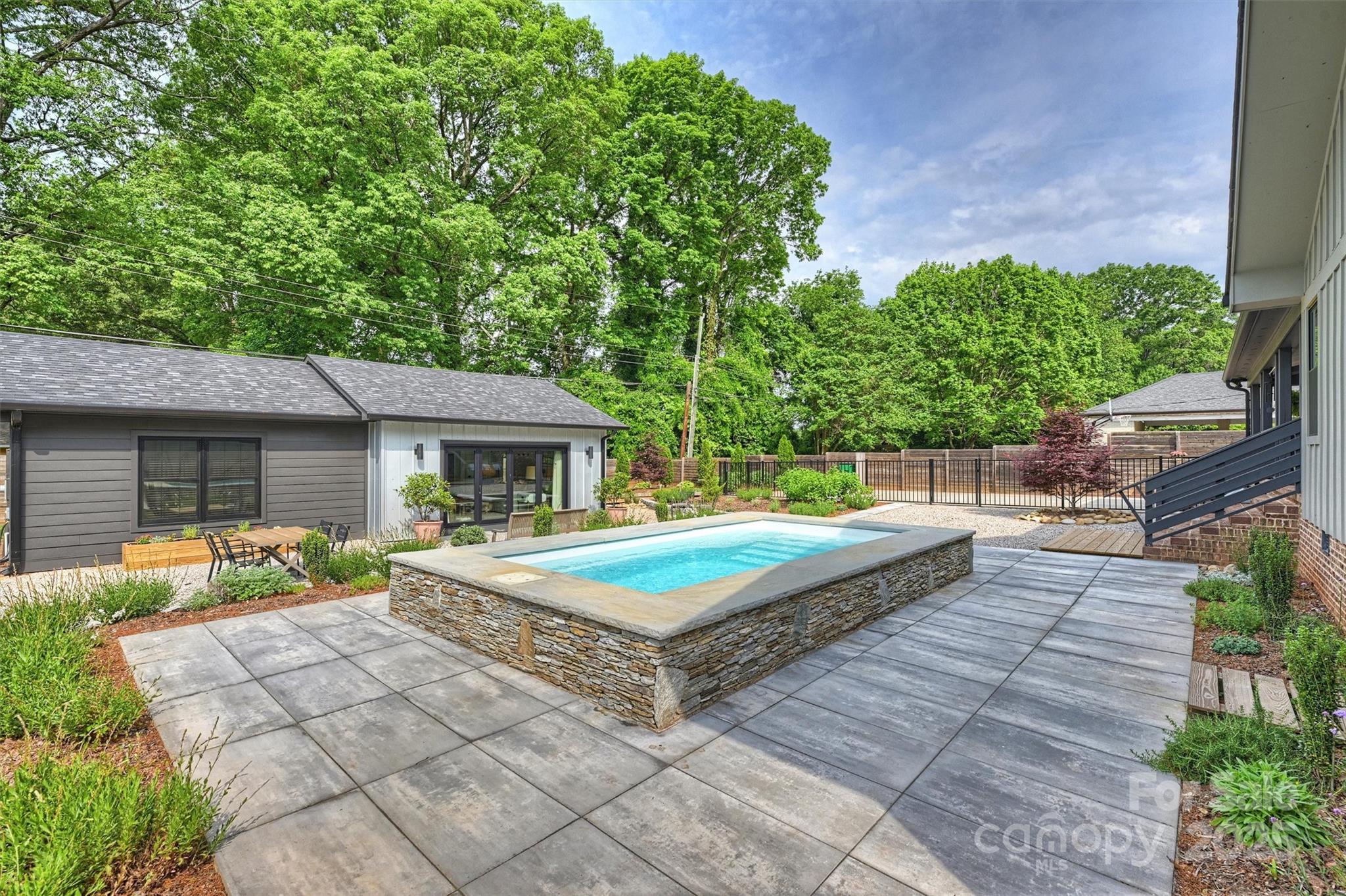 Lansdowne - Residential