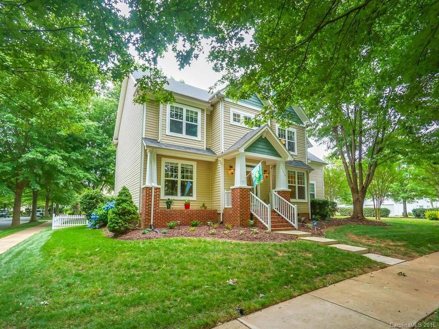 Charming Craftman-style home w/wide open Great Room & Kitchen on large, level corner lot. Impressive Kitchen w/granite, mosaic tile backsplash, SS appliances, undercabinet lighting. Spacious BRs w/ceiling fans;5th BR/large Rec.Room w/2 closets. Tiled Master BA w/dual sinks & vanity, soaking tub & walk-in shower. Beautifully landscaped & fenced yard w/oversized Deck...no neighbor on the right.