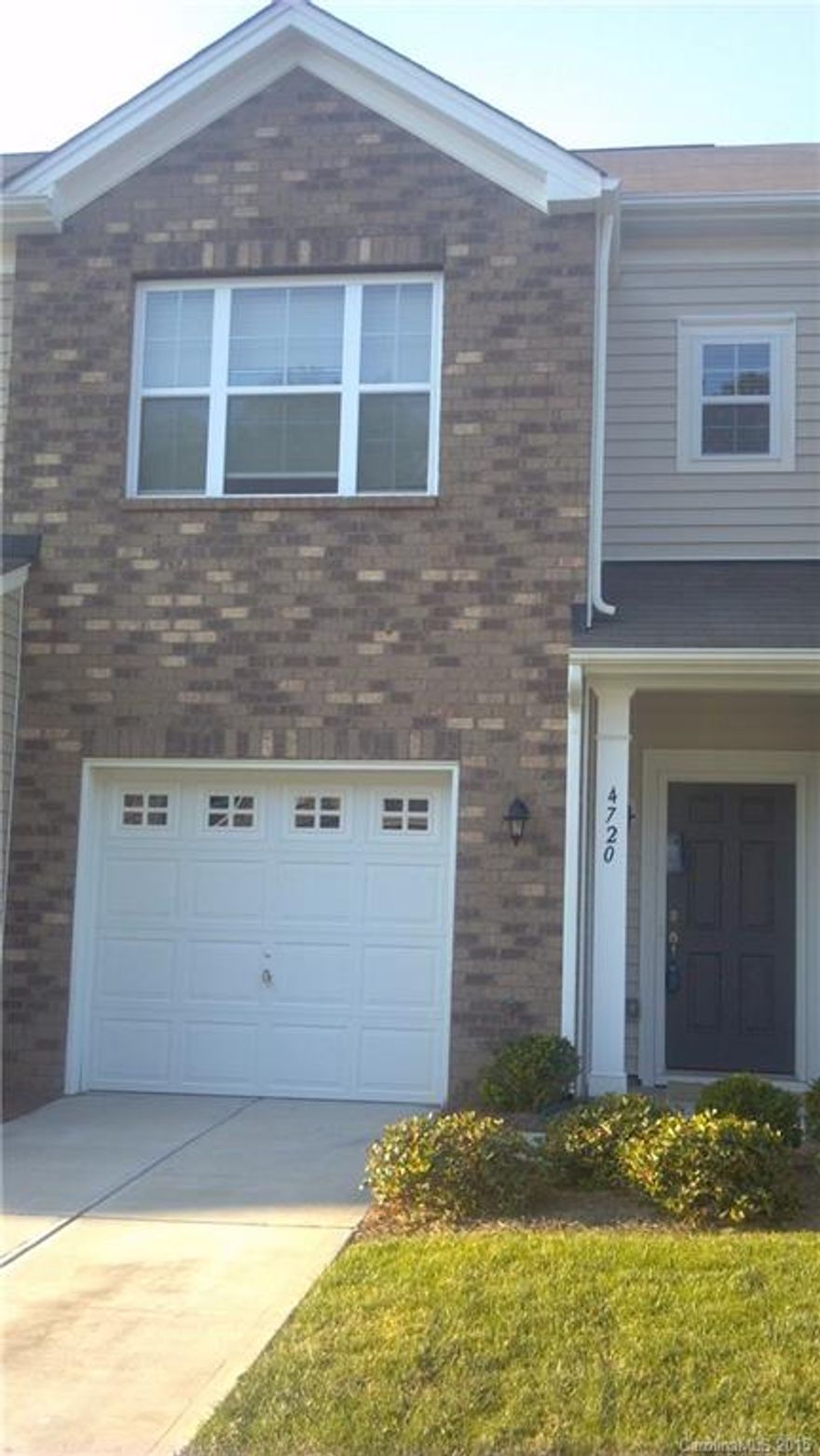 Enjoy all the benefits of Berewick: Great location with easy access to I-485, shopping and the pool and club house of Berewick.