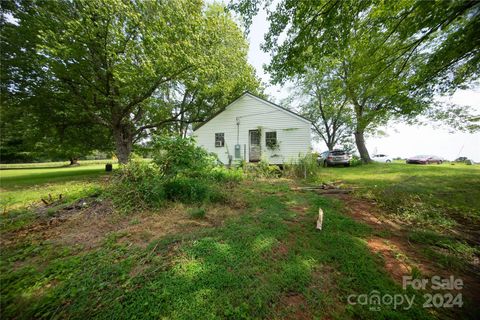 A home in Hamptonville